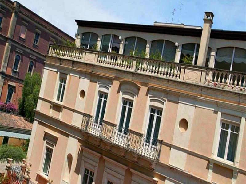 One 4* Catania